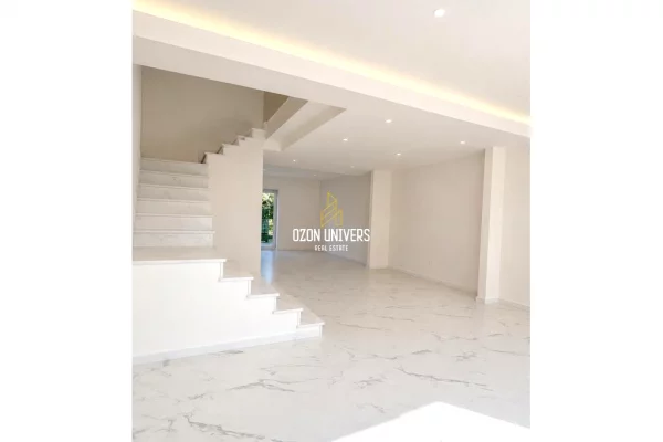 Shtepi ne shitje Duplex(shtepi me 2 kate) ne Tirane, 3+1, Mobilimi Bosh, pa mobiluar, Pagesa 195,000  Euro.