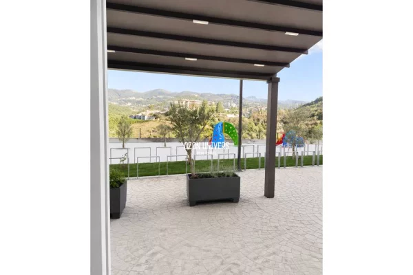 Shtepi ne shitje Duplex(shtepi me 2 kate) ne Tirane, 3+1, Mobilimi Bosh, pa mobiluar, Pagesa 195,000  Euro.