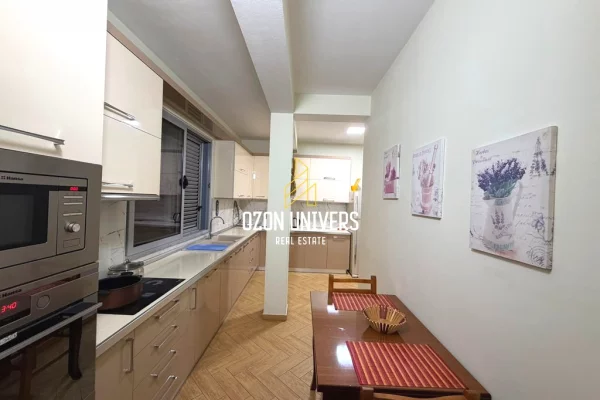 Shtepi me qera Apartament ne Tirane, 3+1, Mobilimi E mobiluar, Pagesa 1,000  Euro.