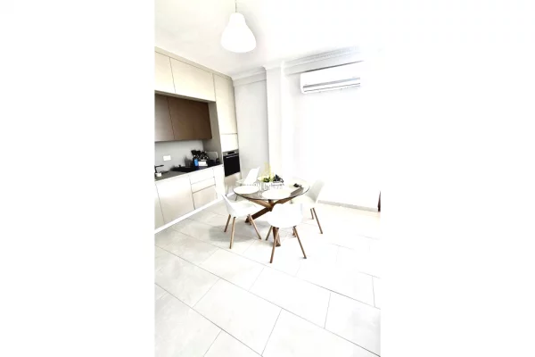 Shtepi me qera Apartament ne Tirane, 3+1, Mobilimi E mobiluar, Pagesa 80,000  Leke.