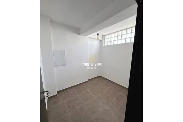 Shtepi ne shitje Apartament ne Tirane, 2+1, Mobilimi Bosh, pa mobiluar, Pagesa 115,000  Euro.