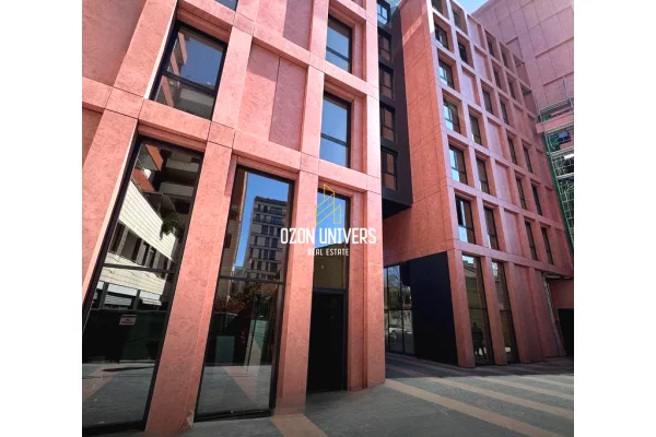 Ambiente Commerciale in Affitto 3+1 a Tirana - 5,000 Euro