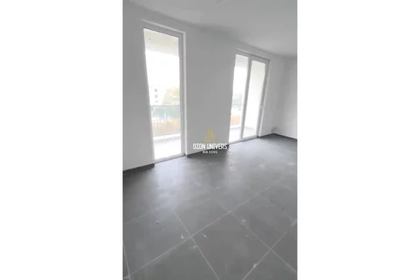 Shtepi ne shitje Apartament ne Tirane, 1+1, Mobilimi Bosh, pa mobiluar, Pagesa 99,000  Euro.