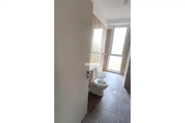 Shtepi ne shitje Apartament ne Tirane, 1+1, Mobilimi Bosh, pa mobiluar, Pagesa 99,000  Euro.