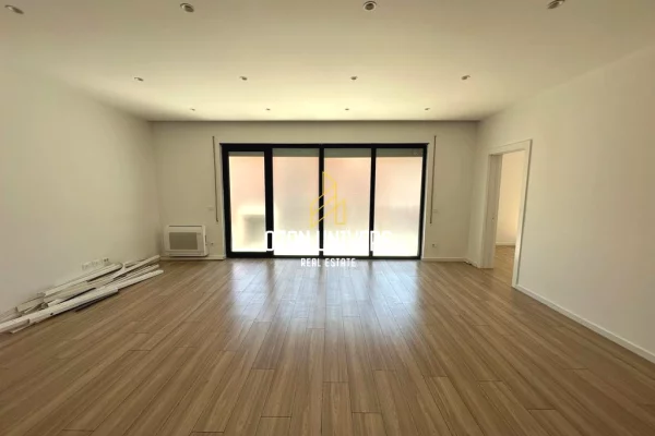 Ambient biznesi me qera 3+1 ne Tirane - 170,000 Leke
