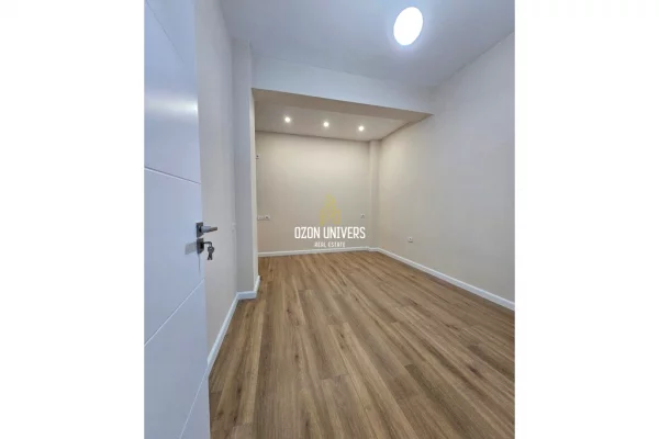 Shtepi ne shitje Apartament ne Tirane, 1+1, Mobilimi Bosh, pa mobiluar, Pagesa 170,000  Euro.