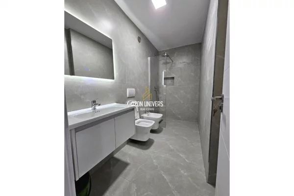 Shtepi ne shitje Apartament ne Tirane, 1+1, Mobilimi Bosh, pa mobiluar, Pagesa 170,000  Euro.