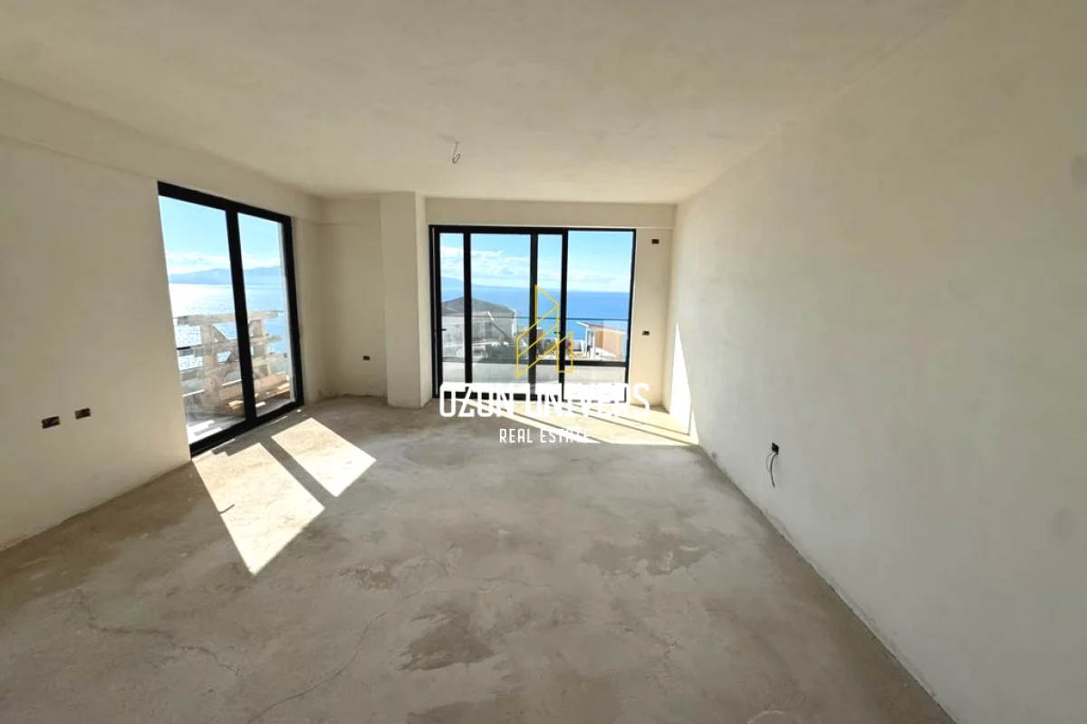 Shtepi ne shitje Apartament ne Sarande, 2+1, Mobilimi Bosh, pa mobiluar, Pagesa 350,000  Euro.