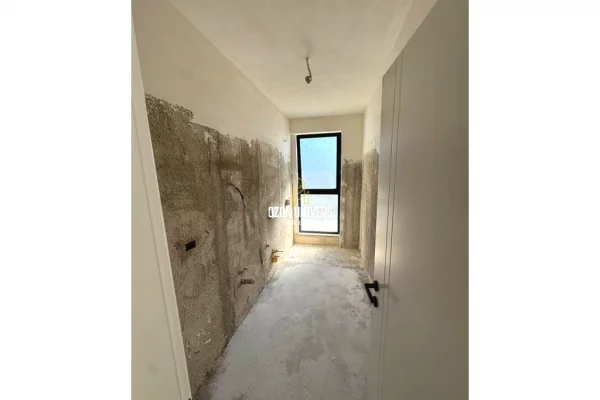 Shtepi ne shitje Apartament ne Sarande, 2+1, Mobilimi Bosh, pa mobiluar, Pagesa 350,000  Euro.