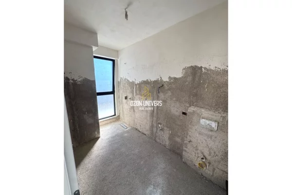 Shtepi ne shitje Apartament ne Sarande, 2+1, Mobilimi Bosh, pa mobiluar, Pagesa 350,000  Euro.