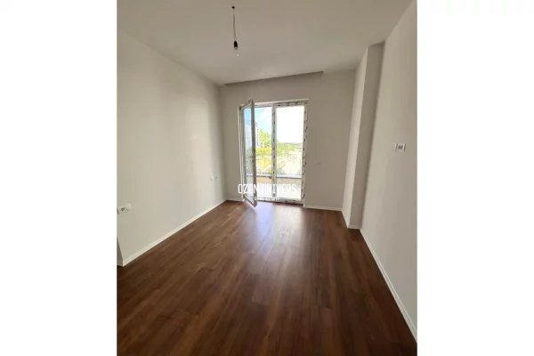 Shtepi ne shitje Apartament ne Tirane, 2+1, Mobilimi Bosh, pa mobiluar, Pagesa 270,000  Euro.