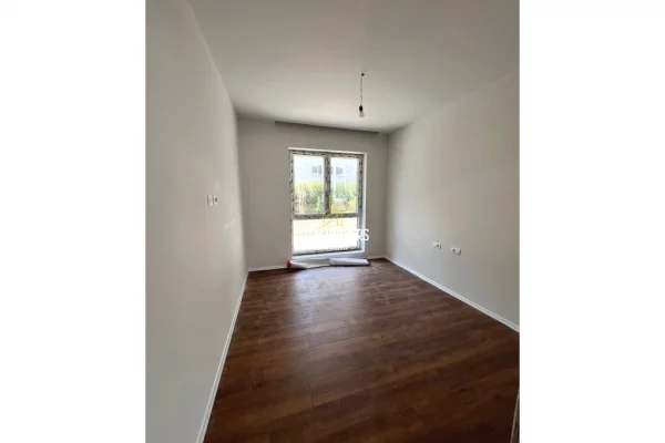 Shtepi ne shitje Apartament ne Tirane, 2+1, Mobilimi Bosh, pa mobiluar, Pagesa 270,000  Euro.