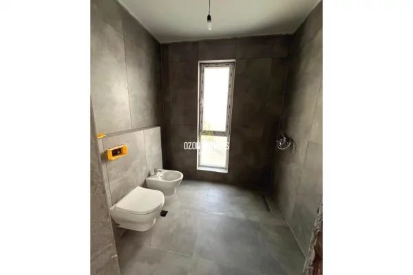 Shtepi ne shitje Apartament ne Tirane, 2+1, Mobilimi Bosh, pa mobiluar, Pagesa 270,000  Euro.