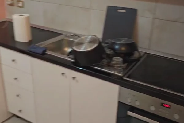 Stacioni i Trenit jepet me qera Garsoniere