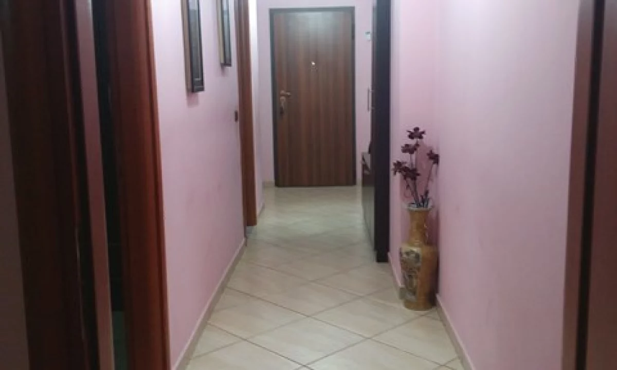 Shtepi me qera Apartament ne Tirane, 2+1, Mobilimi E mobiluar, Pagesa 40,000  Leke.