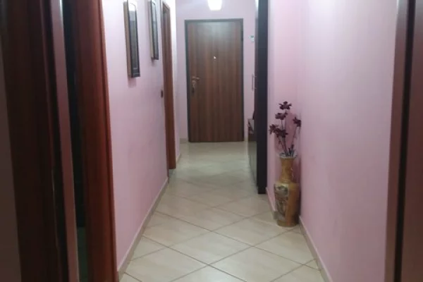 Shtepi me qera 2+1 ne Tirane - 40,000 Leke