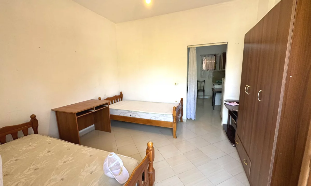Shtepi me qera Shtepi Private ne Tirane, 1+1, Mobilimi E mobiluar, Pagesa 25,000  Leke.
