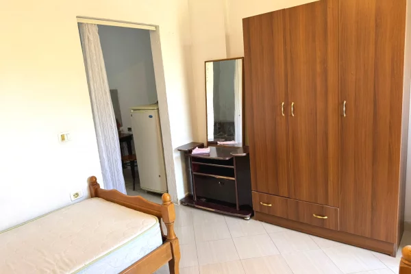 Shtepi me qera Shtepi Private ne Tirane, 1+1, Mobilimi E mobiluar, Pagesa 25,000  Leke.