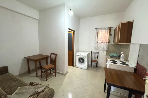 Shtepi me qera Shtepi Private ne Tirane, 1+1, Mobilimi E mobiluar, Pagesa 25,000  Leke.