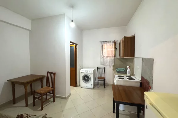 Shtepi me qera Shtepi Private ne Tirane, 1+1, Mobilimi E mobiluar, Pagesa 25,000  Leke.