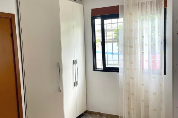Shtepi me qera Apartament ne Tirane, 2+1, Mobilimi E mobiluar, Pagesa 40,000  Leke.