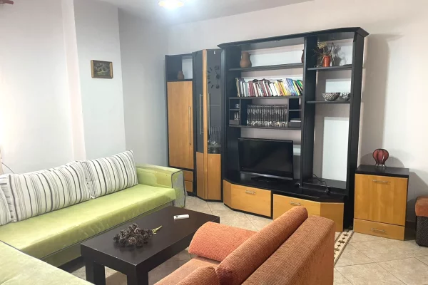 Shtepi me qera 1+1 ne Tirane - 45,000 Leke