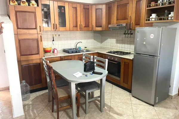 Shtepi me qera Apartament ne Tirane, 1+1, Mobilimi E mobiluar, Pagesa 45,000  Leke.