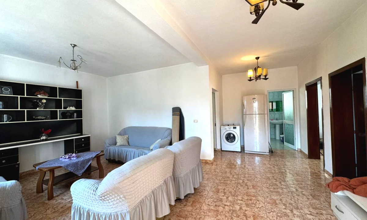 Shtepi me qera Shtepi Private ne Tirane, 3+1, Mobilimi E mobiluar, Pagesa 40,000  Leke.