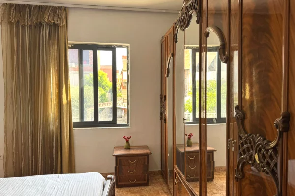 Shtepi me qera Shtepi Private ne Tirane, 3+1, Mobilimi E mobiluar, Pagesa 40,000  Leke.