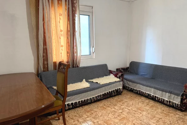 Shtepi me qera Shtepi Private ne Tirane, 3+1, Mobilimi E mobiluar, Pagesa 40,000  Leke.