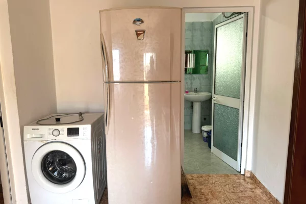 Shtepi me qera Shtepi Private ne Tirane, 3+1, Mobilimi E mobiluar, Pagesa 40,000  Leke.