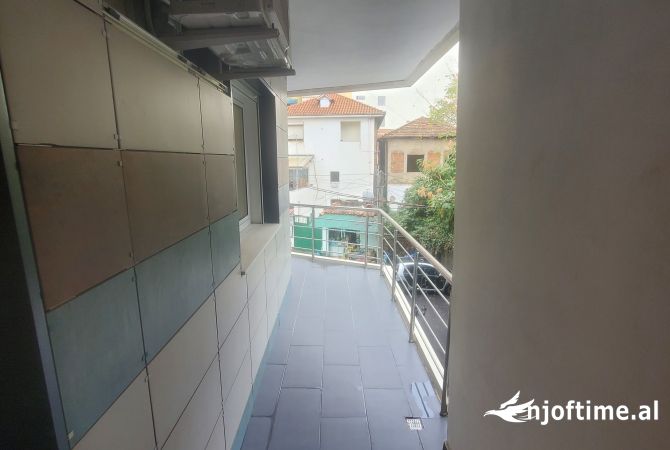 JEPET AMBJENT BIZNESI 1+1 ME QIRA 