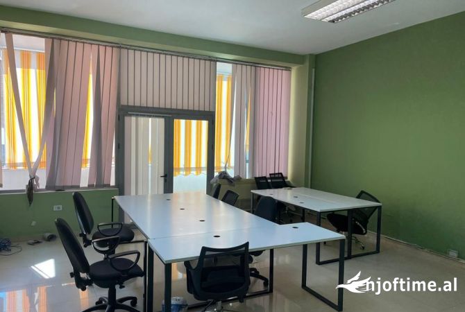 JEPET AMBJENT BIZNESI ME QIRA TE KOMUNA PARISIT 