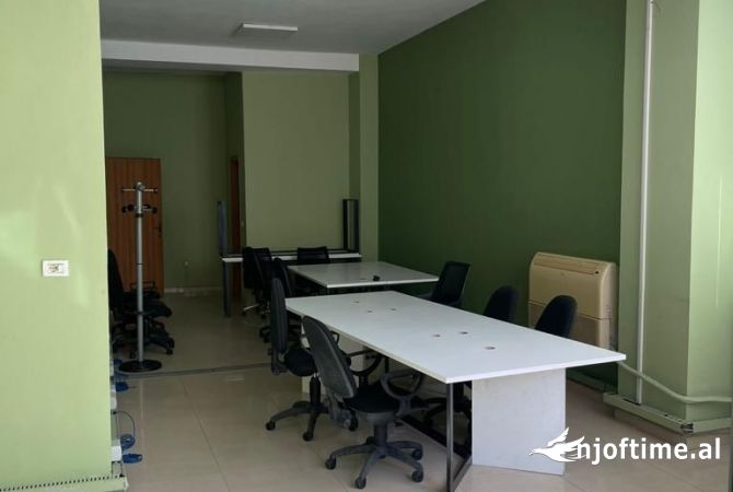 JEPET AMBJENT BIZNESI ME QIRA TE KOMUNA PARISIT 