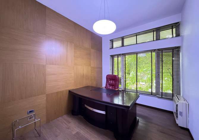 Ambiente Commerciale in Affitto 3+1 a Tirana - 1,500 Euro