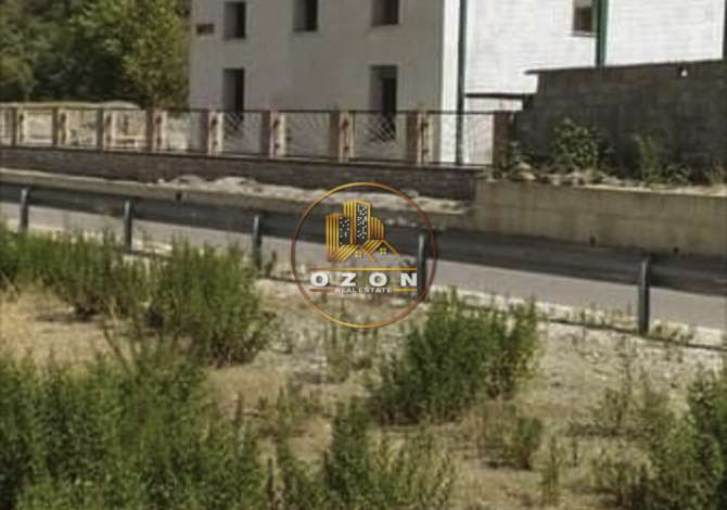 Ambiente Commerciale in Vendita 4+1 a Berat - 100,000 Euro