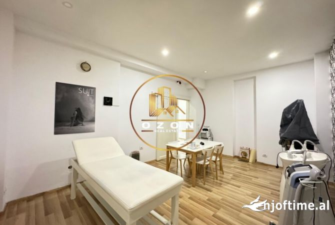 Shitet Biznesi (Klinike) ne Rrugen Perlat Rexhepi, Bllok!