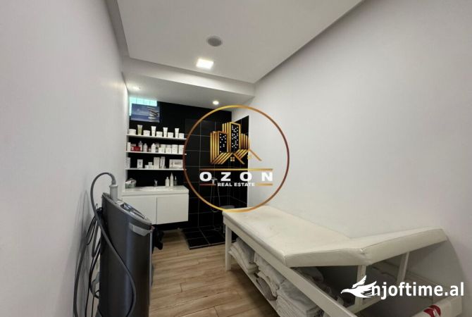 Shitet Biznesi (Klinike) ne Rrugen Perlat Rexhepi, Bllok!