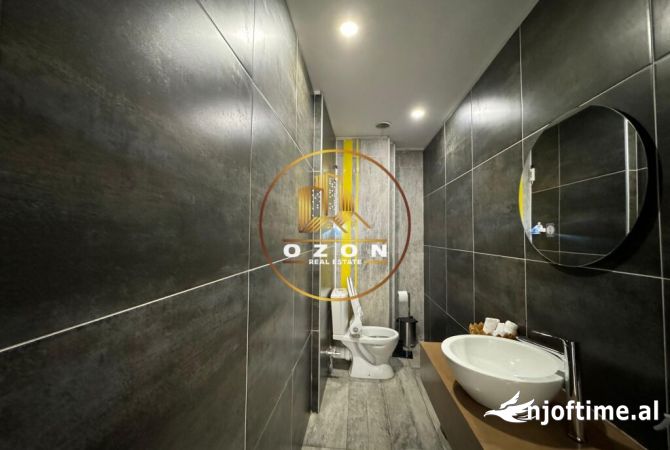 Shitet Biznesi (Klinike) ne Rrugen Perlat Rexhepi, Bllok!