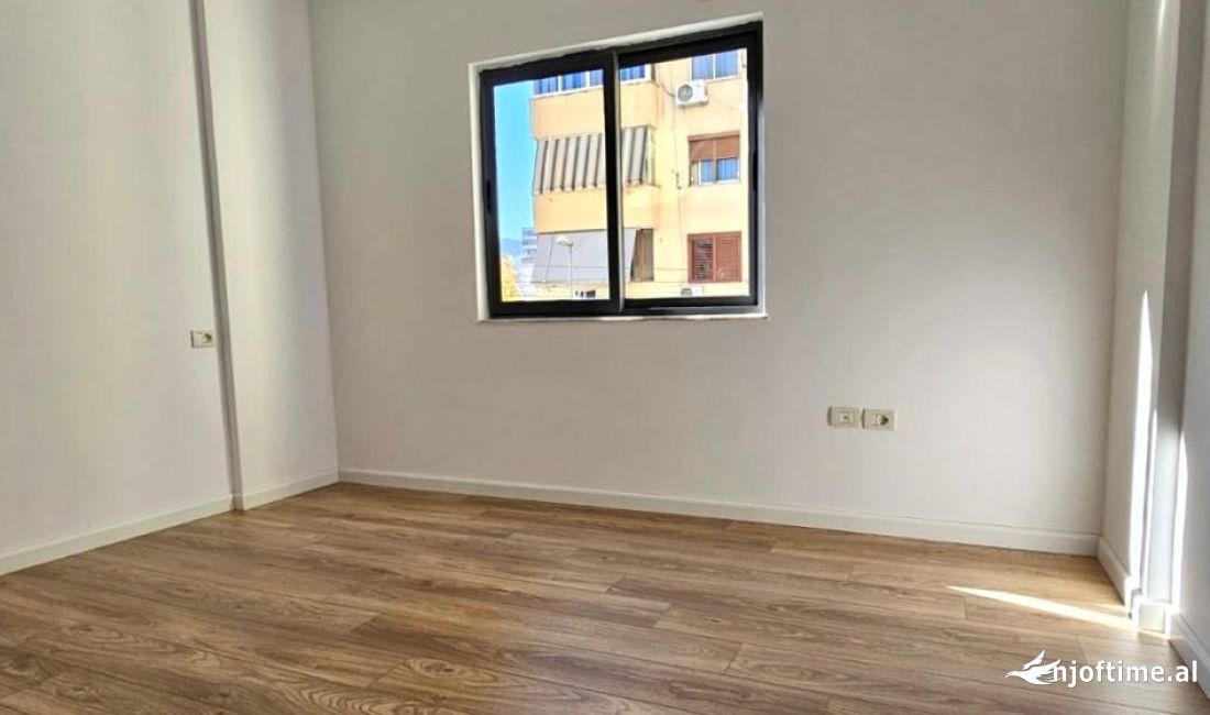 Shtepi ne shitje Apartament ne Tirane, 1+1, Mobilimi E mobiluar, Pagesa 132,001  Euro.