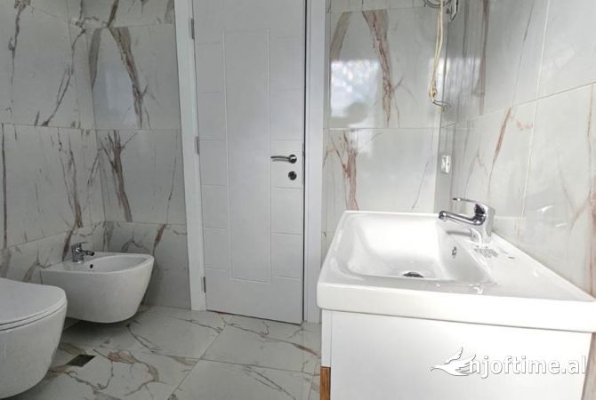 Shtepi ne shitje Apartament ne Tirane, 1+1, Mobilimi E mobiluar, Pagesa 132,001  Euro.