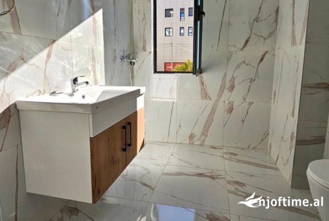 Shtepi ne shitje Apartament ne Tirane, 1+1, Mobilimi E mobiluar, Pagesa 132,001  Euro.