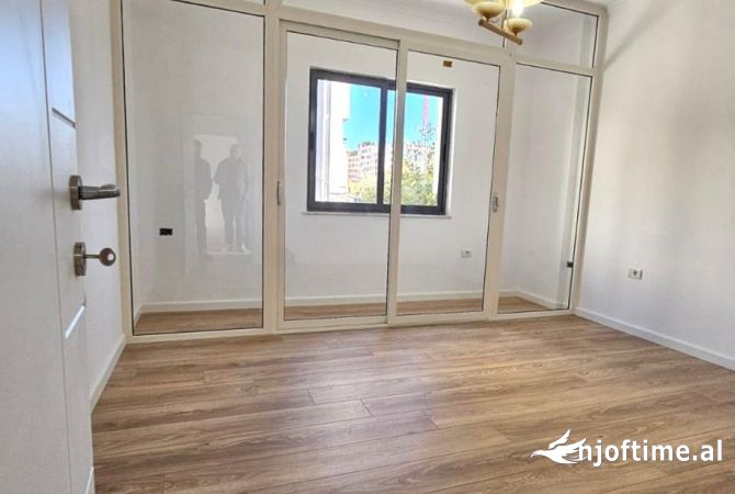 Shtepi ne shitje Apartament ne Tirane, 1+1, Mobilimi E mobiluar, Pagesa 132,001  Euro.