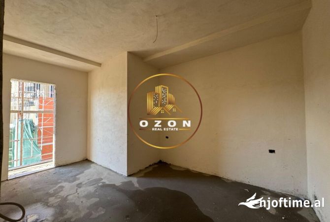 Shtepi ne shitje Apartament ne Tirane, 2+1, Mobilimi Bosh, pa mobiluar, Pagesa 230,000  Euro.