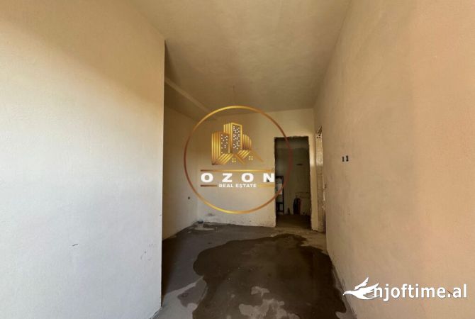 Shtepi ne shitje Apartament ne Tirane, 2+1, Mobilimi Bosh, pa mobiluar, Pagesa 230,000  Euro.