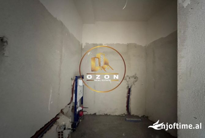 Shtepi ne shitje Apartament ne Tirane, 2+1, Mobilimi Bosh, pa mobiluar, Pagesa 230,000  Euro.