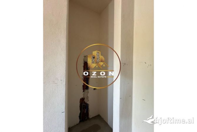 Shtepi ne shitje Apartament ne Tirane, 2+1, Mobilimi Bosh, pa mobiluar, Pagesa 230,000  Euro.