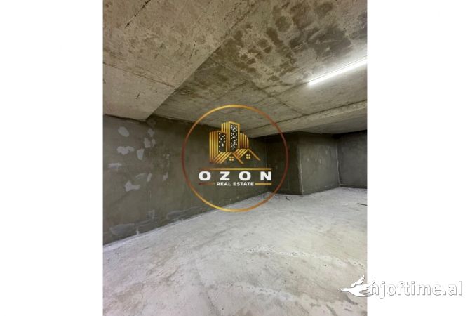 Shtepi ne shitje Apartament ne Tirane, 2+1, Mobilimi Bosh, pa mobiluar, Pagesa 230,000  Euro.