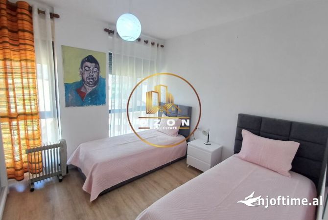 Shtepi ne shitje Apartament ne Tirane, 2+1, Mobilimi E mobiluar, Pagesa 14,600,000  Leke.