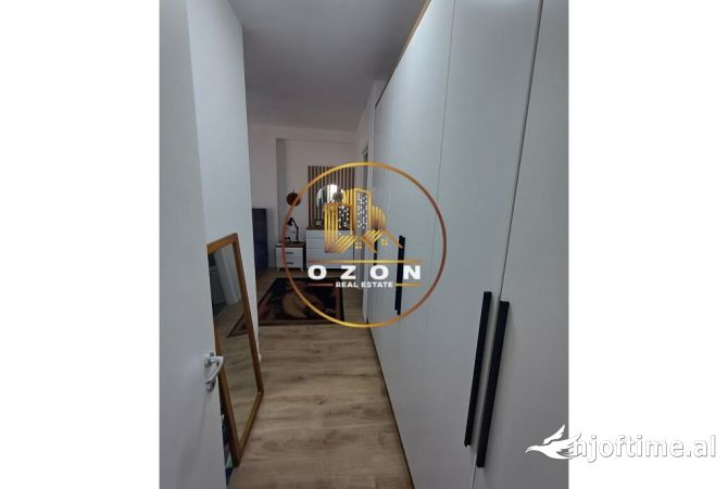 Shtepi ne shitje Apartament ne Tirane, 2+1, Mobilimi E mobiluar, Pagesa 14,600,000  Leke.